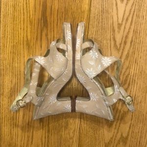 LIKE NEW Studio Roma Tan Heels (EU 11 US 9)